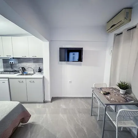 Mira Luxury Paralia Dionysiou