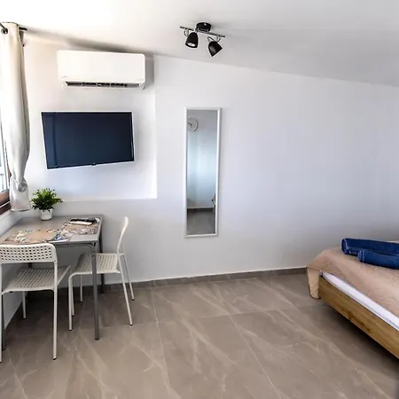 Mira Luxury Paralia Dionysiou