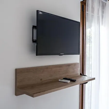 Mira Luxury باراليا ديونيسيو