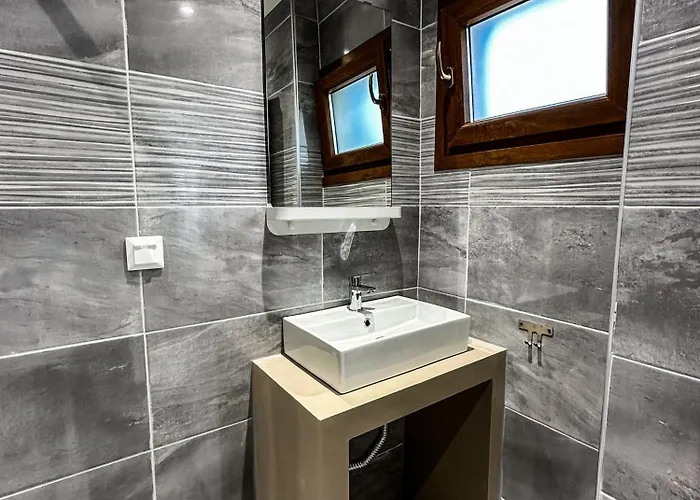Mira Luxury * باراليا ديونيسيو