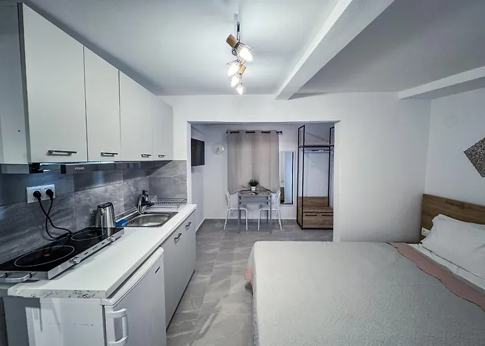Mira Luxury * باراليا ديونيسيو