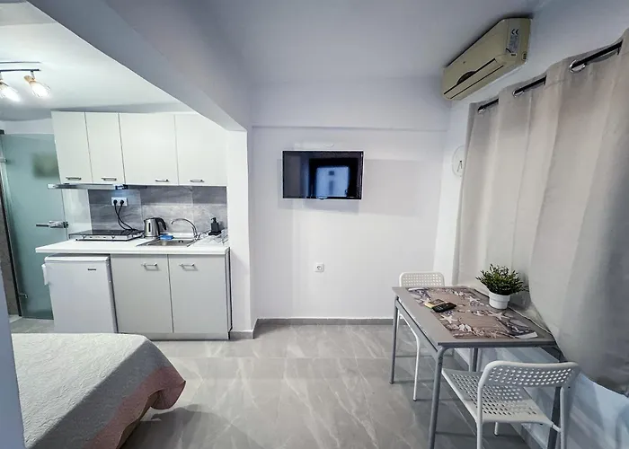 Mira Luxury باراليا ديونيسيو